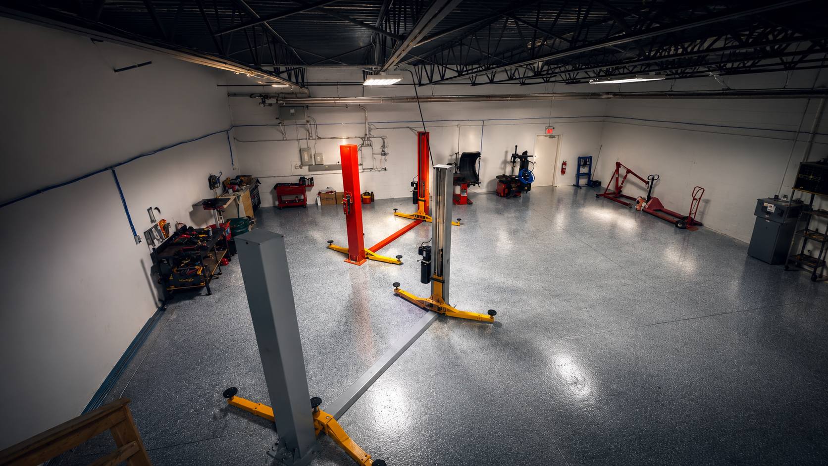 Wide view of the clean K-Auto workshop